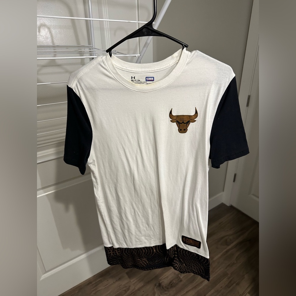 Lightly used under armour bulls nba combine t shirt loose S